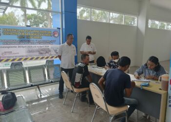 Polres Pematangsiantar Lakukan Tes Urin Terhadap 18 Pengemudi Bus Angkutan Lebaran Tahun 2024.