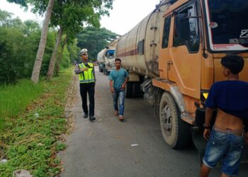Sat Lantas Polres Tebingtinggi Tertibkan  Truk Angkutan Barang Sumbu Tiga Keatas Memasuki Mudik Lebaran.
