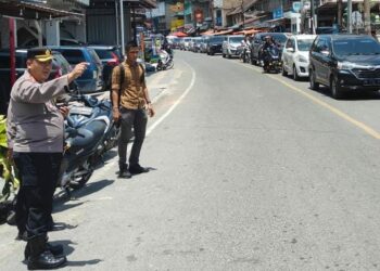 Jumlah Kendaraan Meningkat Kapolres Simalungun Pimpin Langsung Pengaturan Arus Lalu Lintas Libur Idul Fitri di Parapat.