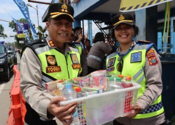 Jelang Berakhirnya Ops Ketupat Toba 2024, Kapolres Pematangsiantar Kembali Kunjungi Pos Pam & Yan Berikan Bingkisan.