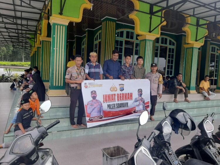 Jumat Curhat Bersama Polsek Sidamanik, Mengurai Macet Dengan Dialog di Depan Mesjid Raya Nurul Islam.