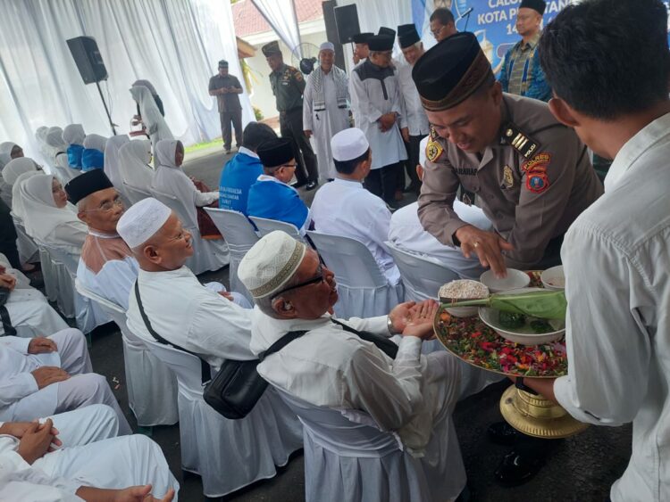 Polres Pematangsiantar Hadiri Tepung Tawar Calon Haji/Hajjah 1445 H/2024 M.
