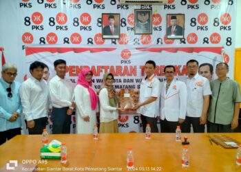 dr. Dewi Susanti Dewayani SpA Menyerahkan Formulir Pendaftaran Ke PKS Untuk Dua Periode Menjadi Walikota Karena Punya Visi Yang Dengan PKS Untuk Majukan Pematangsiantar.
