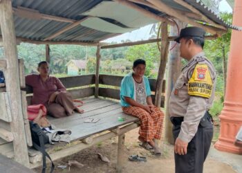Bhabinkamtibmas Polsek Sipispis Ajak Masyarakat Agar Menghindari Narkoba di Desa Bajadolok.