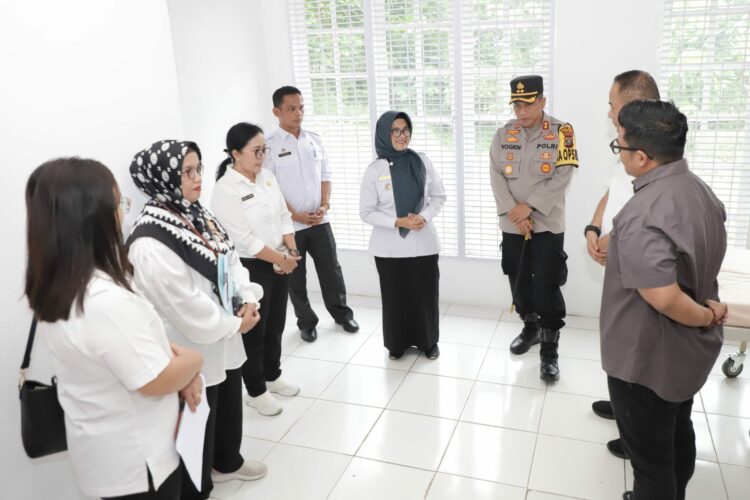 Wali Kota Bersama Kapolres Pematangsiantar AKBP Yogen Heroes Baruno SH SIK Meninjau Kesiapan Ruangan Rehabilitasi Narkotika, Psikotropika & Zat Adiktif (Napza) di Rumah Sakit Umum Daerah (RSUD) dr Djasamen Saragih.