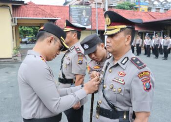 Kapolres Tebingtinggi AKBP.Andreas Tampubolon S.IK.MKP. Pimpin Upacara Sertijab Wakapolres Bertempat di  Lapangan Apel Mapolres  Tebingtinggi.
