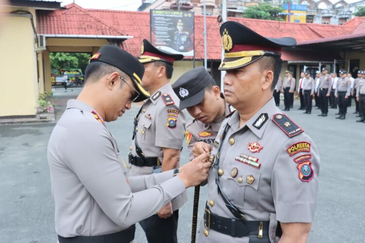Kapolres Tebingtinggi AKBP.Andreas Tampubolon S.IK.MKP. Pimpin Upacara Sertijab Wakapolres Bertempat di  Lapangan Apel Mapolres  Tebingtinggi.