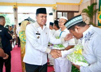 Faisal Hasrimy Tepung Tawari Calon Jama'ah Haji Kabupaten Langkat.