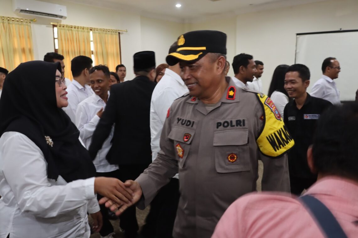 Polres Pematangsiantar Hadiri Pelantikan Anggota PPK Se - Kota Pematangsiantar.