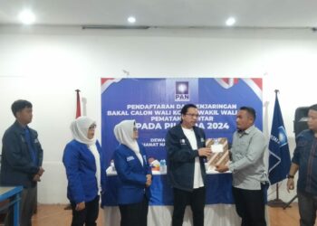 dr Susanti Terima Pendaftaran Andilo E Siahaan S.Hut, MSi Ke PAN Siantar.