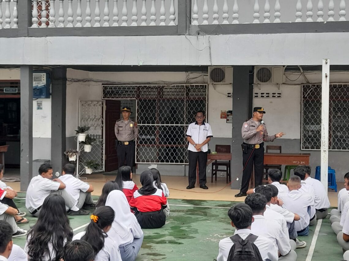 Sat Binmas Polres Pematangsiantar Edukasi SMK Persiapan Jauhi Kenakalan Remaja.