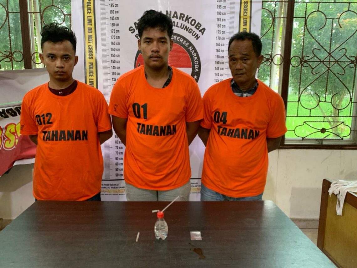 Kapolsek Perdagangan Grebek Pesta Narkoba, Tujuh Orang Diamankan, Ada Sabu 293,59 Gram.