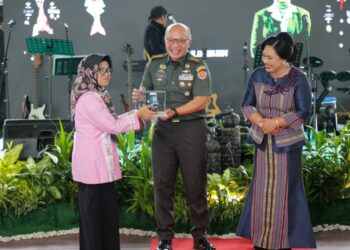 Wali Kota Pematangsiantar dr Susanti Dewayani SpA Hadiri Acara Pisah Sambut Danrindam I/Bukit Barisan dari Kolonel Inf Charles BP Sagala SH MIP MHan Kepada Kolonel Inf Abdul Razak Rangkuti SSos MHan MSi.