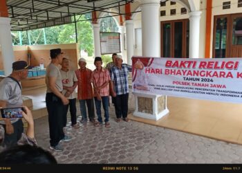 Polsek Tanah Jawa Gelar Bakti Sosial &  Bakti Religi Sambut HUT Bhayangkara Ke-78 di Mesjid Uswatud Hasanah.