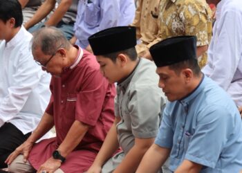 Kapolres Pematangsiantar Ikuti Sholat Idul Adha Di Lapangan Adam Malik.