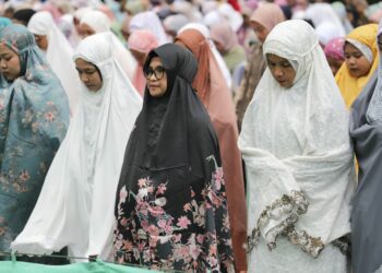 Wali Kota Pematangsiantar dr Susanti Dewayani SpA  Bersama Ribuan Umat Muslim Menunaikan Sholat Hari Raya Idul Adha 1445 H/2024 M.