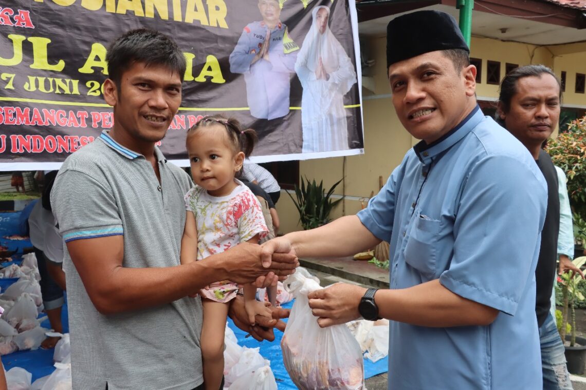 Polres Siantar Sembelih Lima Ekor Sapi Saat Idul Adha 1445 H.