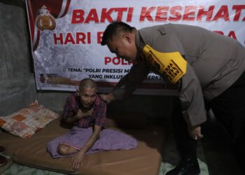 Polres Simalungun Lakukan Home Visit Kepada Penyandang Disabilitas Dalam Rangka Hari Bhayangkara Ke - 78.