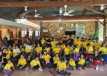 Foto Bersama Dengan Anak - Anak Pusat Rehabilitasi Harapan Jaya.