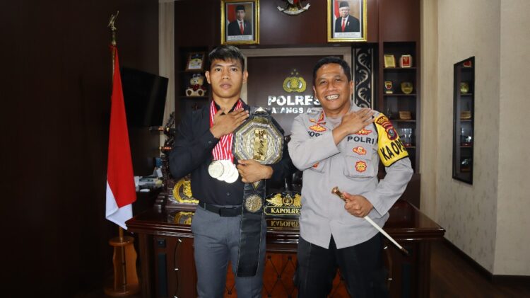 Kapolres Pematangsiantar Terima Audiensi Dengan Atlet One Pride MMA Ronal Siahaan.
