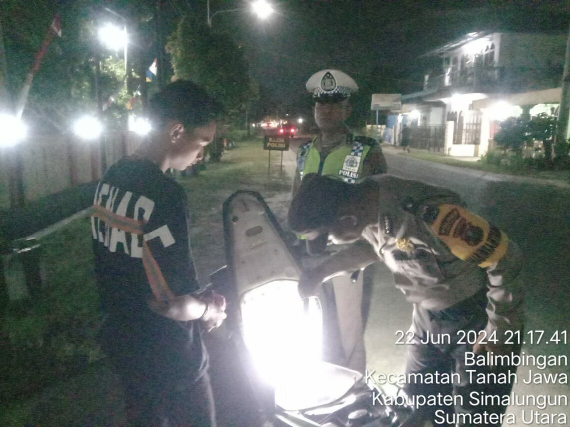 Polsek Tanah Jawa Gelar Razia Malam untuk Antisipasi Geng Motor & Gangguan Kamtibmas.