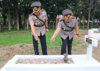 Sambut Hari Bhayangkara Ke-  78, Kapolres Pematangsiantar Pimpin Ziarah dan Tabur Bunga di TMP Nagur.
