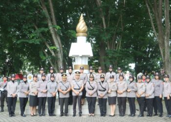 Sambut Hari Bhayangkara Ke - 78 Wakapolres Langkat Pimpin Upacara Ziarah Makam Pahlawan.