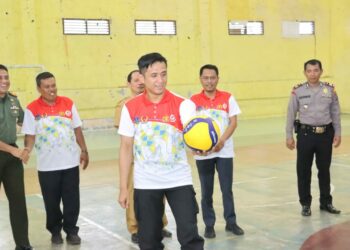 Kapolres Tebingtinggi AKBP. Andreas Tampubolon SIK, MKP. Buka Pertandingan Bola Voli Antar Polsek di GOR Asber.