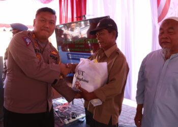 Polres Simalungun Gelar Pembagian Bantuan Sosial Serentak Dalam Rangka Hari Bhayangkara Ke - 78, 800 Paket Dibagikan.