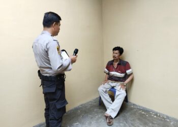 Polsek Tanah Jawa Gelar Pembinaan Rohani Untuk Tahanan di RTP.