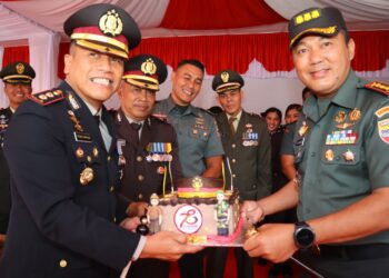 HUT Bhayangkara Ke 78, Kapolres Siantar Dapat Surprise Dari Danrem 022/PT & Yonif 122/TS.