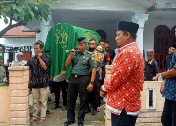 Bhabinkamtibmas Pematang Marihat Melayat Ke Rumah Duka Warga Binaan Sampaikan Turut Berduka Cita.