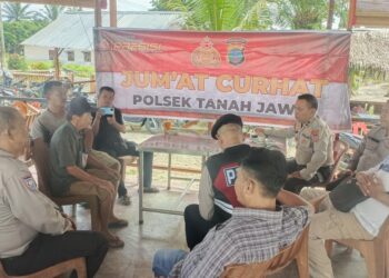 Kapolsek Tanah Jawa Adakan Jumat Curhat, Ajak Warga Nagori Buntu Bayu Jaga Kamtibmas & Berantas Narkoba.