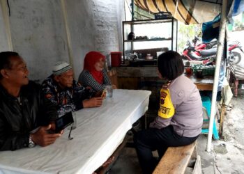 Kasat Binmas Polres Pematangsiantar Laksanakan Patroli Rutin Sambang Di Kedai Kopi Pojok Jalan Sabang Marauke.