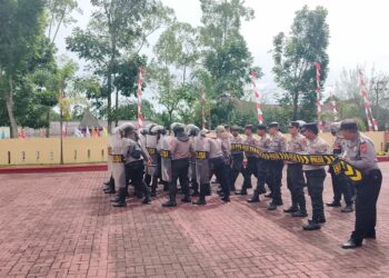 Menjelang Pemilukada Serentak, Personil Polres Simalungun Semangat Melaksanakan Latihan Dalmas Untuk Persiapan.