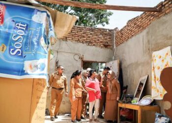 Wali Kota dr. Susanti Dewayani SpA Bergerak Cepat Kunjungi Rumah Warga Yang Terdampak Angin Kencang di sejumlah Lokasi di Kecamatan Siantar Martoba.