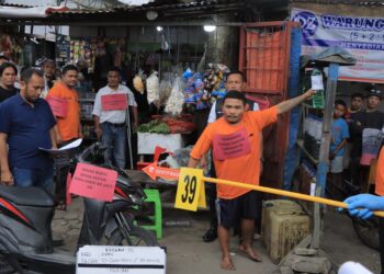 Rekonstruksi Kebakaran Rumah Sempurna Pasaribu, Polda Sumut Hadirkan Tersangka.