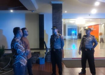 Polsek Parapat Gelar Blue Light Patrol Untuk Menjaga Keamanan Malam Hari.