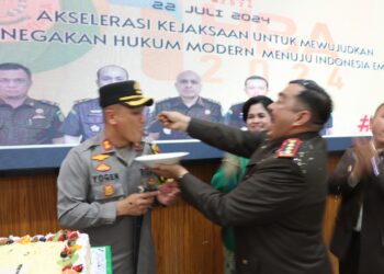 Hari Bhakti Adhyaksa Ke- 64, Kapolres Pematangsiantar Berikan Surprise Kepada Kepala Kejaksaan Negeri Kota Pematang Siantar.