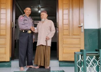 Optimalisasi Giat Cooling System, Sat Binmas Polres Pematangsiantar Sholat Juhur Berjema'ah Di Mesjid Taqwa.