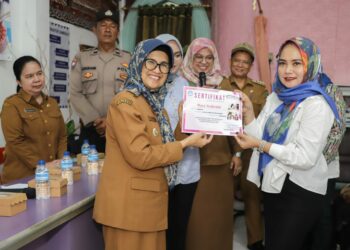 Wali Kota Pematangsiantar dr Susanti Dewayani SpA, saat Hadiri Penutupan Pelatihan Salon Pokmas Bantan Sejahtera di LKP ZENDRO.