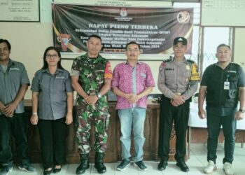 Bhabinkamtibmas Polres Pematangsiantar Hadiri Rapat Pleno Rekapitulasi DPHP Pilkada Tahun 2024.