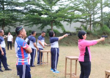Tingkatkan Kemampuan Personel, Polres Pematangsiantar Latihan Menembak.