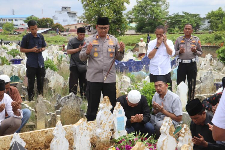 Kapolres Langkat & PJU Hadiri Acara Pemakaman Orang Tua Tokoh Masyarakat.