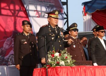 Khidmat Serta Meriah, Kapolres Simalungun Pimpin Aubade & Upacara Penurunan Bendera HUT RI Ke - 79 di Stadion Perdagangan.