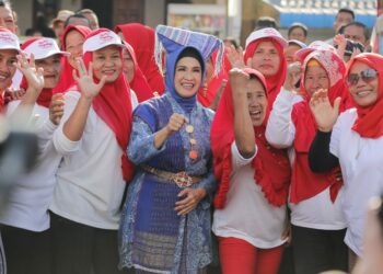Wali Kota Pematangsiantar dr Susanti Dewayani SpA Kunjungi Lokasi Perlombaan Memperingati HUT Ke - 79 Kemerdekaan RI di Sejumlah Kelurahan.