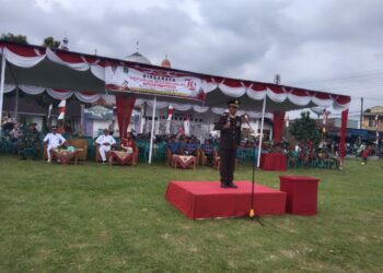 Kapolsek Bangun Jadi Irup Upacara Penurunan Bendera Merah Putih Salam Peringatan HUT RI Ke - 79 di Kecamatan Siantar.