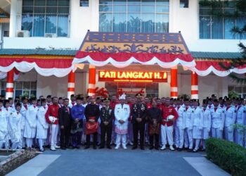 Pj. Bupati Langkat Faisal Hasrimy Hadiri Aubade Bersama Ribuan Masyarakat : Momentum Khidmat Akhiri Peringatan HUT Ke - 79 RI.