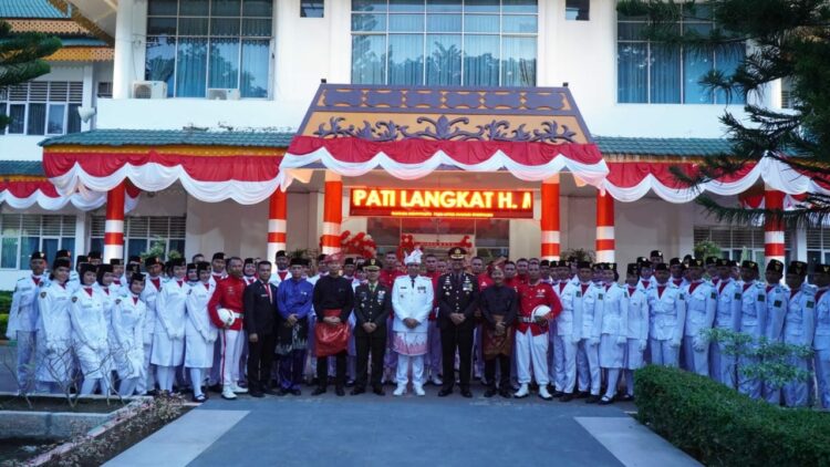 Pj. Bupati Langkat Faisal Hasrimy Hadiri Aubade Bersama Ribuan Masyarakat : Momentum Khidmat Akhiri Peringatan HUT Ke - 79 RI.