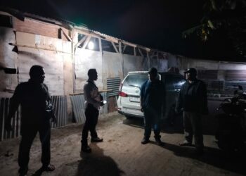 Kapolsek Tanah Jawa Razia Kafe Buka Larut Malam, Tegaskan Komitmen Cegah Praktik Prostitusi & Pesta Miras.